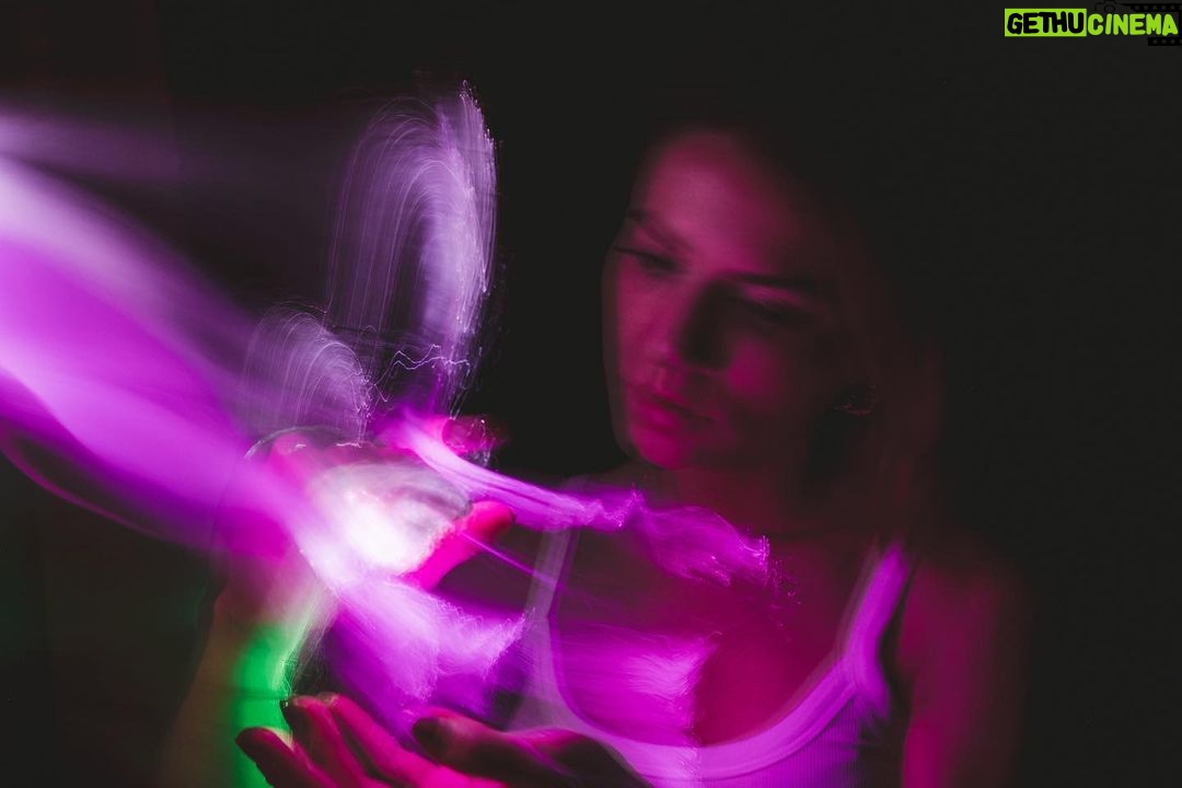 Sé Marie Instagram - alien light bath with @thoseinmotion