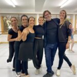 Sónia Araújo Instagram – A preparação de um dia especial é ainda melhor , quando revemos colegas de ballet que não víamos há 10, 20, 30! 🥰
É todo o ambiente de festa, a atmosfera, o respirar a dança, o sentir a música, as tábuas do palco e a emoção do movimento!💃
Na próxima 3f vamos subir ao palco da Casa da Música para celebrar os 60 anos da Academia de Bailado Clássico PIRMIN TREKU , o nosso mestre. As discípulas Bárbara Guedes( Babá) e Maria José Rodrigues( Zezinha) têm assegurado muito bem este legado.