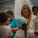 Sónia Araújo Instagram - A @sonia_l_araujo e o @toze_perfume, dos Per7ume, animaram o dia das nossas pequenas estrelas! Como é habitual no SocKids, não faltou música e alegria. 🤩 #sociedadecomercialcsantos #SocKids #per7ume #tozéper7ume