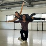 Sónia Araújo Instagram - Meu querido @joaolopes_artist a alombar comigo 😂💃. A dar tudo nos lifts! Obrigada por estas 2 horas tão bem passadas! Em breve seremos mais nesta dança. A preparar um Natal bonito. O grupo de trabalho está na ultima foto com uma óptima vibe!✌️ Obrigada também à @adrianasequeiira , @estacio.mafalda e @michaelangelo_sd @pmp_paulomagalhaes E à @alcdance.pt pela cedência do espaço .