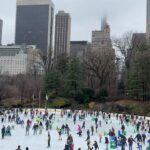 Sónia Araújo Instagram - Central Park, NYC 🥰 Very typical Já a regressar, mas como ainda tenho muitas fotos , vão ter a maçada de ainda levar com muitas pics 📸 de NYC Que sorte poder usufruir e proporcionar estes momentos à minha família! E a minha mãe faz anos hoje!!!!! 🎂 Central Park, New York City