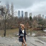 Sónia Araújo Instagram - Central Park, NYC 🥰 Very typical Já a regressar, mas como ainda tenho muitas fotos , vão ter a maçada de ainda levar com muitas pics 📸 de NYC Que sorte poder usufruir e proporcionar estes momentos à minha família! E a minha mãe faz anos hoje!!!!! 🎂 Central Park, New York City