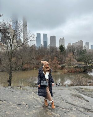 Sónia Araújo Instagram - Central Park, NYC 🥰
Very typical 
Já a regressar, mas como ainda tenho muitas fotos , vão ter a maçada de ainda levar com muitas pics 📸 de NYC 
Que sorte poder usufruir e proporcionar estes momentos à minha família!
E a minha mãe faz anos hoje!!!!! 🎂