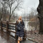 Sónia Araújo Instagram - Central Park, NYC 🥰 Very typical Já a regressar, mas como ainda tenho muitas fotos , vão ter a maçada de ainda levar com muitas pics 📸 de NYC Que sorte poder usufruir e proporcionar estes momentos à minha família! E a minha mãe faz anos hoje!!!!! 🎂 Central Park, New York City