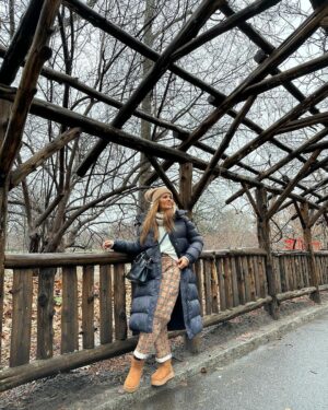 Sónia Araújo Instagram - Central Park, NYC 🥰
Very typical 
Já a regressar, mas como ainda tenho muitas fotos , vão ter a maçada de ainda levar com muitas pics 📸 de NYC 
Que sorte poder usufruir e proporcionar estes momentos à minha família!
E a minha mãe faz anos hoje!!!!! 🎂
