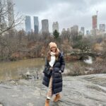 Sónia Araújo Instagram - Central Park, NYC 🥰 Very typical Já a regressar, mas como ainda tenho muitas fotos , vão ter a maçada de ainda levar com muitas pics 📸 de NYC Que sorte poder usufruir e proporcionar estes momentos à minha família! E a minha mãe faz anos hoje!!!!! 🎂 Central Park, New York City