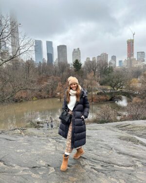Sónia Araújo Instagram - Central Park, NYC 🥰
Very typical 
Já a regressar, mas como ainda tenho muitas fotos , vão ter a maçada de ainda levar com muitas pics 📸 de NYC 
Que sorte poder usufruir e proporcionar estes momentos à minha família!
E a minha mãe faz anos hoje!!!!! 🎂