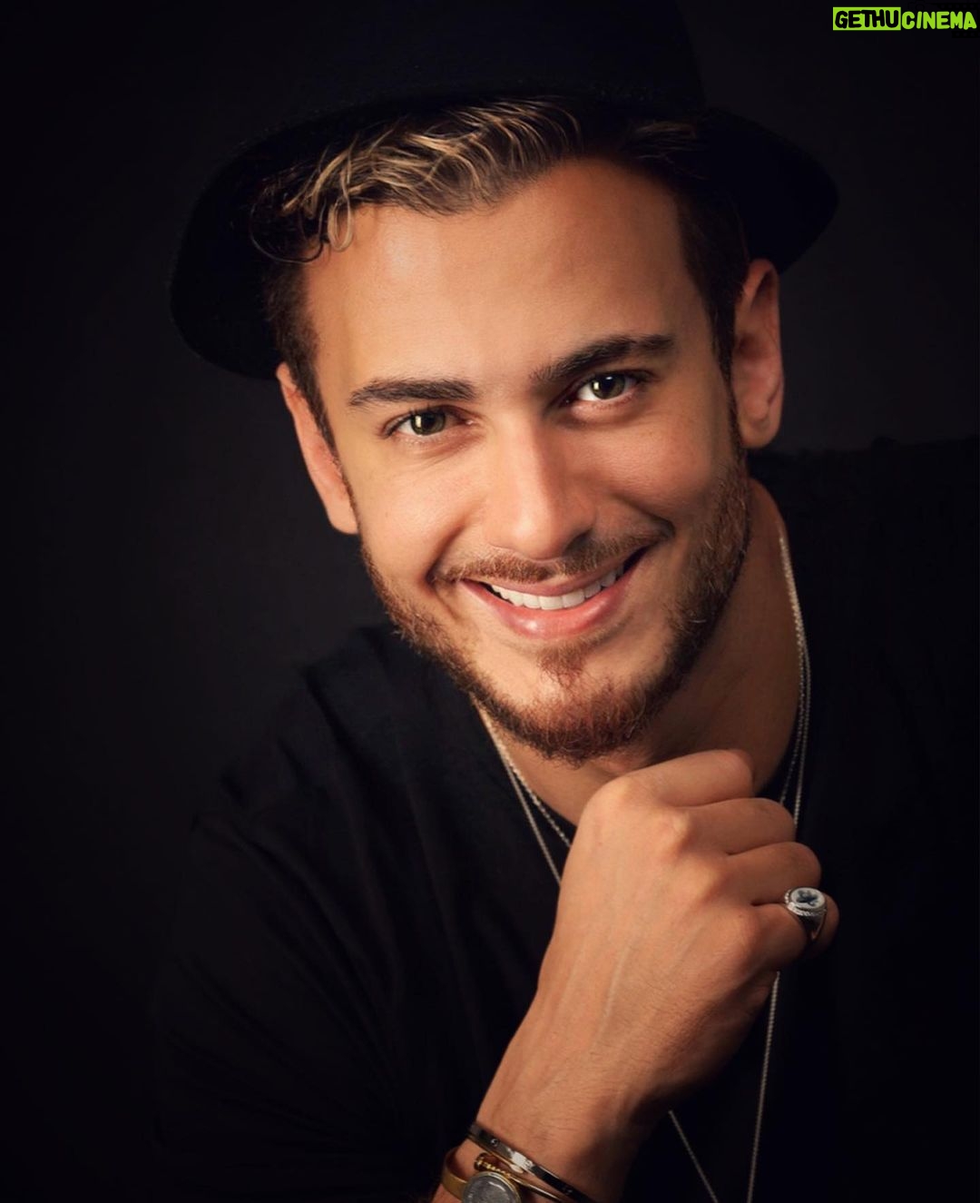 Saad Lamjarred Instagram - رضا ، سعادة ، حياة … في طريقك للبحث عن حياة ، لا تنسى ان تعيش ❤️ saadlamjarred1 #saadlamjarred #love_my_fans_forever_and_ever #love_my_parents_forever_and_ever @