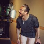 Saad Lamjarred Instagram - Getting warmed up a little , i’m about to drop a beautiful track for you soon #saadlamjarred1 @shreyaghoshal @anshul300 @raghav.sharma.14661 #saadlamjarred #love_my_fans_forever_and_ever #love_my_parents_forever_and_ever @playdmfofficial @zackary.art