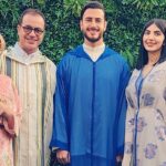 Saad Lamjarred Instagram - الحمد لله عليها ساعة بغيت نشكر كل من دعا لي في كربتي ، اللهم فرج همومكم و كربكم و بدلها بالافراح و الطمانينة اللهم امين . قريت دعواتكم و بكيت من كثر الفرح جازاكم الله خيرا و الله يغفر لينا و ليكم و يعطيكم كل ما تمنيتو و يجعلنا و اياكم من الفائزين برضى الله و رضى الوالدين دنيا و آخرة . سامحوني على الحزن للي عشتوه معايا ، و حتى انا كذلك بغيتكم تكونو فرحانين حيت انا وياكم عائلة وحدة . سبحان الله في عيد الفطر ربي كتب ليا نكون بين اهلي و احبابي و اعطاني الفرصة نكتب لكم هذه الكلمة النابعة من القلب . اصدقائي الفنانين و الفنانات و الاعلاميين و الصحافيين جازاكم الله خيرا على كل كلمة طيبة، لقد اثلجتم قلبي ، لكم مني كل الحب و التقدير و متمنياتي لكم بالتوفيق في اعمالكم و في حياتكم . مسك الختام ، هذه الرسالة لحبايبي الفانز من كل بقاع العالم "انا كنت في الماضي احبكم ، الآن انا مغرم بكم ، و قصة حبنا لن تنتهي ابدا مهما حصل"حفظكم الله و اهاليكم و متعكم بالصحة و العافية و تقبل منا و منكم صالح الاعمال و دفع بها عنكم كل بلاء ملاحظة اخيرة كي يكون الامر واضحا للكل 🙏🏼: انا الان حر بالسراح المؤقت ، أدعو الله تعالى بالفرج بمحكمة الاستئناف كي أنتهي من هذه القصة و انجح في هذا الاختبار الإلهي ، اللهم قوي ايماننا و صبرنا مهما كانت الظروف 🤲🏻 الاخبار الزوينة هي انني اعلن الان رسميا عن تاريخ طرح الكليب الجديد المغربي "اش خبارك" هو 4 ماي باذن الله . الحان و كلمات و توزيع و مكس ماستر اخي و عشيري و حبيبي جلال الحمداوي . غناء : حبيب فانزو ☺️✨ سعد 🫡 #عيد مبارك ❤️ #الله_يبارك_فعمر_سيدي#