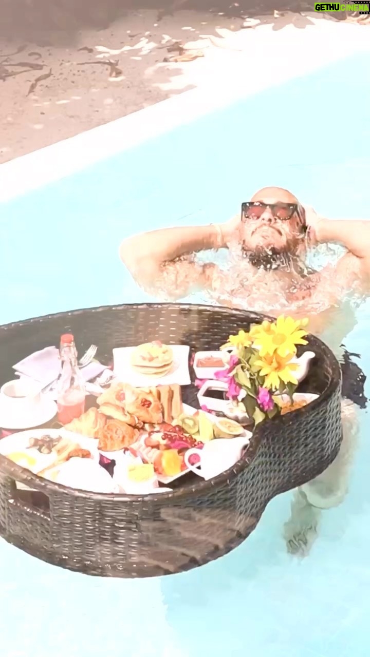 Saad Lamjarred Instagram - MALDIVES PART 4 🌪️ let me know what you think ☺️ @siyamworld #saadlamjarred #saadlamjarred1 #الله_ينصر_سيدنا # @stormythereal #love_my_fans_forever_and_ever #love_my_parents_forever_and_ever @karimbennis_ Maldives