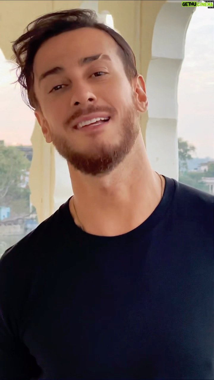 Saad Lamjarred Instagram - DECEMBER 25th in ISTANBUL “Tim Show Center” see you guys soon ❤️ @golden_lionheart_ @of.max.production @mirage__production