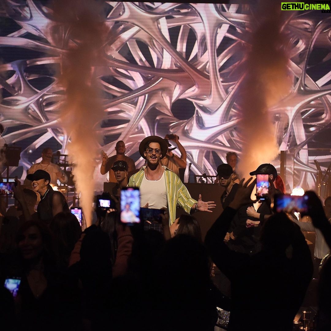 Saad Lamjarred Instagram - One of my favorite memories #beirut #familly #saadlamjarred1 #الله_ينصر_سيدنا #love_my_fans_forever_and_ever #love_my_parents_forever_and_ever