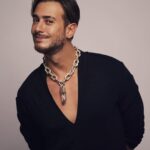 Saad Lamjarred Instagram - "CHANGE IS HARD AT FIRST, MESSY IN THE MIDDLE AND GORGEOUS AT THE END." #saadlamjarred1 #الله_ينصر_سيدنا #saadlamjarred #love_my_fans_forever_and_ever #love_my_parents_forever_and_ever @zackary.art