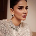 Saba Qamar Zaman Instagram - Eyes full of dreams 💫 👗 @sairarizwan_official 💄 @nauman_mua 📸 @waqar_ahmed_butt