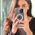 Saba Qamar Zaman Instagram - 🥶