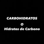 Sabina Mazo Instagram - Los carbohidratos, junto con las grasas y las proteínas, son los tres macro nutrientes esenciales que el cuerpo necesita para funcionar. Tanto los carbohidratos complejos, como los carbohidratos simples, aportan energía al cuerpo, con la diferencia que los carbohidratos complejos aportan fibra, algo de proteína, vitaminas y minerales. Carbohidratos simples (azúcares simples): son absorbidos y convertidos en energía rápidamente. incluidas la fructosa, la glucosa y la lactosa, que también están presentes en las frutas enteras. Carbohidratos complejos (o almidones): presentes en alimentos como las verduras con almidón, los cereales integrales, tubérculos y arroz Entonces, ¿de qué manera procesa nuestro organismo los carbohidratos y el azúcar? Todos los carbohidratos se descomponen en azúcares simples, que se absorben en el torrente sanguíneo. A medida que el nivel de azúcar se eleva, el páncreas libera la hormona insulina, que es necesaria para mover el azúcar de la sangre a las células, donde puede ser usada como energía. Los carbohidratos de algunos alimentos (principalmente los que contienen azúcares simples y cereales altamente refinados, como la harina blanca y el arroz blanco) se descomponen fácilmente y hacen que los niveles de azúcar en la sangre se eleven rápidamente. Los carbohidratos complejos (presentes en los cereales integrales), por el contrario, se descomponen más lentamente y permiten que el nivel de azúcar se incremente gradualmente. #nutricion #nutricionista #carbohidratos #carbs #carbohidratocomplejo #carbohidratosimple