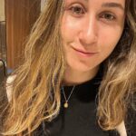 Sabina Mazo Instagram - Si no lo haces tú, NADIE más lo hará por ti. Es muy importante estar bien rodeados pero no le podemos dejar nuestra responsabilidad a los demás. Ponerle la culpa o la responsabilidad a los demás. Haz tú el trabajo para que tú recojas tus frutos y tus consecuencias. es muy fácil ser víctima pero eso no lleva a nada, sino al fracaso. Así que levántate asume y sigue en frente para poder cumplir todos los objetivos (mensaje para ustedes y para mi misma).