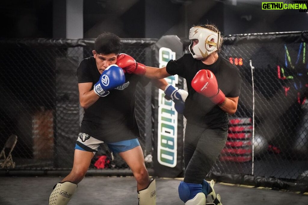 Sabina Mazo Instagram - Old ones but good ones! #sparring #mma #quecascadamedieron Thank you @vincetheanomaly for the pictures