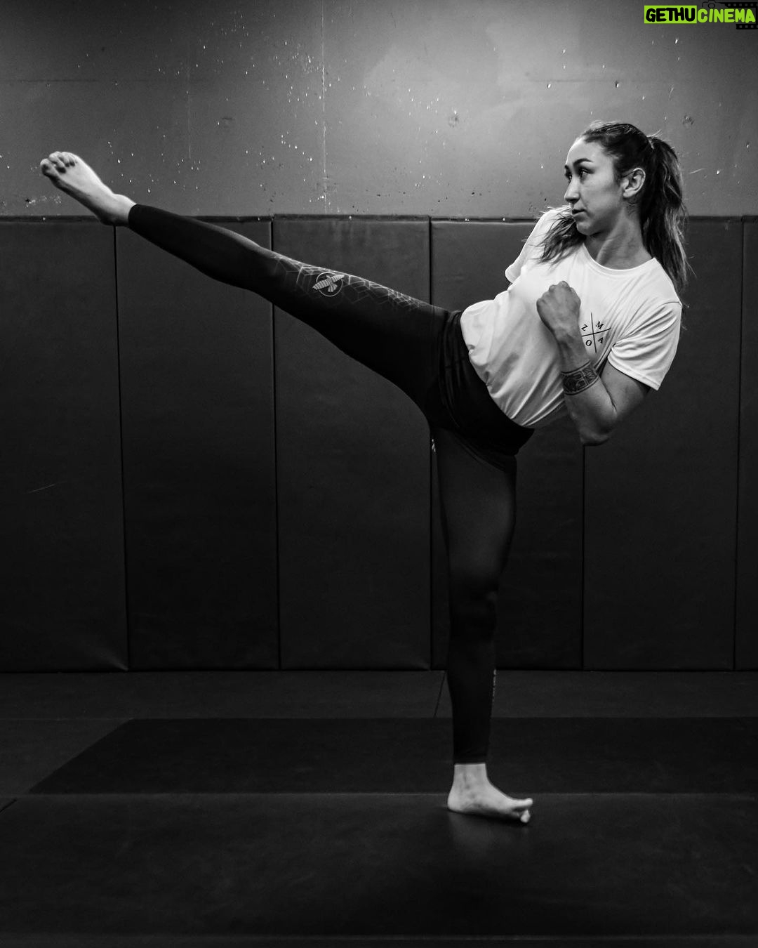 Sabina Mazo Instagram - Muy loco como una persona que ni conoces puede inspirarte tanto 😝💓 soy muy fan de ella y me motiva a sacar la bichota qué hay en mi! 💗 y aparte me llena de orgullo saber qué hay tanto talento en mi ciudad Medellín y mi país Colombia 🇨🇴⭐️ @karolg Ps: no se si ella vea este post pero etiquétala para que así sea 🙏🏻🥹#bichotaseason 🌸🩷🌈❤️🔥🧜🏼♀️🌸