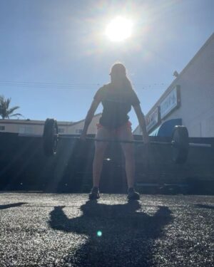 Sabina Mazo Instagram - 💪🏻 training and fueled by 
@readyfitgo_cali 🔥