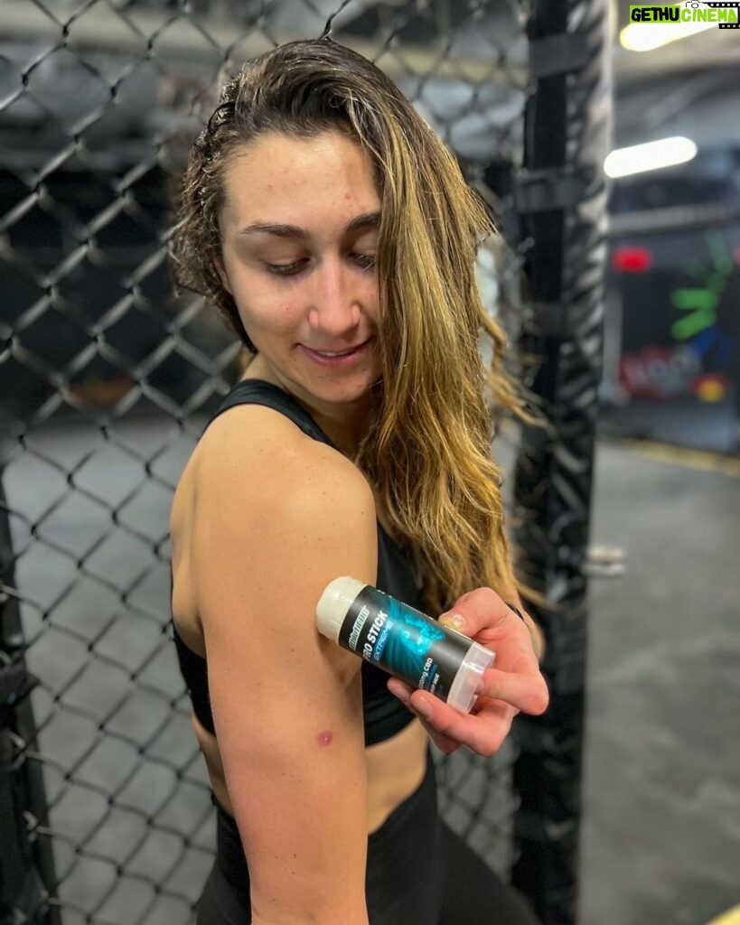 Sabina Mazo Instagram - Thank you @athleticcbd for keeping me on point with my recovery. - - #athleticbd #cbd #recovery