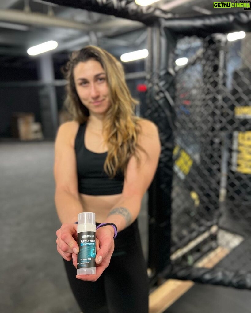 Sabina Mazo Instagram - Thank you @athleticcbd for keeping me on point with my recovery. - - #athleticbd #cbd #recovery