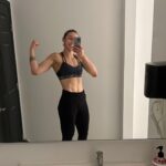 Sabina Mazo Instagram - Almost time to fight. For now I’m working my ass off. 👊🏻🙏🏼💪🏻 💚