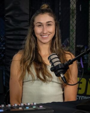 Sabina Mazo Instagram - Yesterday I had the pleasure to be in @dreams2reality_podcast talking a little bit about who I am and where I want to go. Check it out next week. 
Also a reminder that in august 4th I will be fighting for the @lfafighting belt in the 125lbs division. Don’t miss it 🫡
_
_
Ayer estuve contando mi historia y un poco de mis planes a futuro en el podcast de @anibal_rod13 
Estuvo muy bacano así que cuando salga (la próxima semana) véanlo! 
Y paso a recordarles que este próximo 4 de agosto voy a estar peleando por el cinturón de @lfafighting en la categoría de peso mosca.  #colombia #mazo #sabinamazo2.0 #blackhousemma #roadofvictory