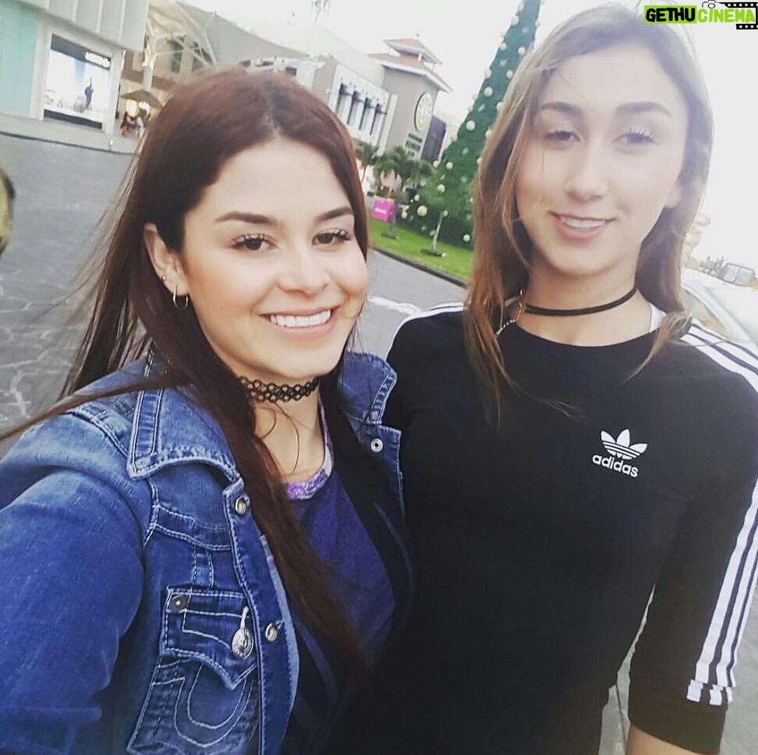 Sabina Mazo Instagram - Te amo hermanita!! Que la vida te siga sorprendiendo con mucho éxito, salud y mucha alegría. La vida me regaló una hermana como tú y agradezco por eso!!! ❤️ @marianamazo18