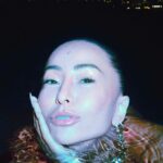 Sabrina Sato Instagram - Obrigada @voguebrasil por esse presente de aniversário ❤️ São 3 capas e fotos maravilhosas do meu amigo @fernando_tomaz, com uma matéria linda da @barbaraoberg! E amanhã é dia de #BaileDaVogue! Direção de arte: @juliakoala Direção de moda: @ritalazzarotti Beleza: @henriquem85 Produção executiva: @deialansky Assistentes de foto: @marinanajjar, @jorge.escudeiro, @minhacontanoinsta e @felippescosta Produção de moda: @rtatsuo, @rochafred_, @amandhagaio, @frenchtouchofficial e @brucidade_ Assistentes de beleza: @juliocardim_beauty Produção local: @aprodutoradofimdomundo Camareira: @litadeassis Tratamento de imagem: @studiobrunorezende
