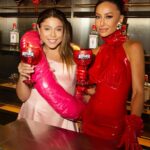 Sabrina Sato Instagram - Veio aí meu encontro com a @blogueirinha, promovido pelo meu gin favorito @beefeaterbrasil. ♥️ O que foi divertido, vocês não tão entendendo! Teve Beefeater, teve kikiki, teve a Blogs fazendo uma tour pelo meu apartamento. E eu mostrei um pouco do meu Lado B para vocês… Corre lá no canal da Blogs no YouTube para assistir a entrevista completa! E me conta aqui nos comentários qual foi seu momento favorito! #Publi | #SeuLadoBDoVerão | #VerãoBeefeater | #TheSpiritOfLondon Beba com moderação. Não compartilhe com menores de 18 anos.
