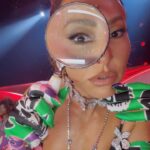 Sabrina Sato Instagram - A cada palpite, uma nova confusão na minha cabeça 😂 Hoje é dia da gente se divertir no @maskedsingerbr 💚💜