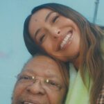 Sabrina Sato Instagram - Nosso Mestre Martinho convocou e nós vamos com tudo, né @unidosdevilaisabel?! 🩵🤍 Segunda-Feira tem a nossa Vila com um samba clássico do nosso @martinhodavilaoficial em um desfile lindo na Sapucaí! #Carnaval #UnidosDeVilaIsabel #Gbalá #MartinhoDaVila #CarnavalDaSabrina