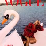 Sabrina Sato Instagram - Aniversariante do mês, @SabrinaSato é a estrela da #VogueFevereiro e foi clicada em cartões-postais cariocas, incluindo o pedalinho da Lagoa Rodrigo de Freitas e o barracão da Unidos da Vila Isabel na Cidade do Samba, na Gamboa, onde se sente em casa. Lá, entra em todas as salas, faz piada, mostra interesse pelo trabalho de cada uma das 300 pessoas que trabalham ali. O #Carnaval é o maior case da carreira de Sabrina, pavimentou o seu caminho, foi seu holofote e furou as bolhas que não conseguia penetrar. #SabrinaNaVogue A #VogueFevereiro chega às bancas a partir desta quinta-feira (01.02). Fotos: @fernando_tomaz Entrevista: @barbaraoberg Direção de arte: @juliakoala Direção de moda: @ritalazzarotti Beleza: @henriquem85 Produção executiva: @deialansky Assistentes de foto: @marinanajjar, @jorge.escudeiro, @minhacontanoinsta e @felippescosta Produção de moda: @rtatsuo, @rochafred_, @amandhagaio, @frenchtouchofficial e @brucidade_ Assistentes de beleza: @juliocardim_beauty Produção local: @aprodutoradofimdomundo Camareira: @litadeassis Tratamento de imagem: @studiobrunorezende Agradecimentos: @belmondcopacabanapalace, @jwmarriottrio, @sheratonrio, @liesa_rj, @unidosdevilaisabel e @le.depanneur Look: blazer @balmain