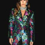 Sabrina Sato Instagram - Domingo é dia de ativar meu modo Detetive! 🕵️‍♀️ @maskedsingerbr @tvglobo