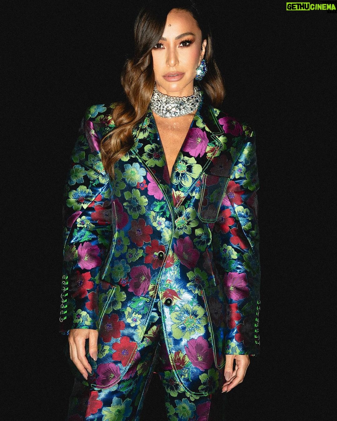 Sabrina Sato Instagram - Domingo é dia de ativar meu modo Detetive! 🕵️♀️ @maskedsingerbr @tvglobo