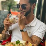 Sacha Buyse Instagram - Les amis , comme vous le savez , J’ADORE manger 🤤🤤🤤 😂😂😂 C’EST POUR ÇA que j’ai une superbe adresse à partager avec vous 💯💯💯▶️ @carre_bleus ! Gastronomie française ou italienne aux 1001 saveurs, avec un service et une équipe au top ! Ce restaurant ce situe sur le boulevard de la Sauvenière à Liège et croyez moi que vous ne serez pas déçu ‼️ Je n’ai rien à y gagner en postant cette photo, mais pour ma part il est vraiment difficile de trouver un endroit où l’on mange très très bien 🥰 Belle soiree mes amours ❤️ #food#restaurant#liege#yummi#instapicture Le Carré Bleus