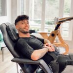 Sacha Buyse Instagram - Avez vous déjà testé la nouvelle technique d’electrostimulation par le bien être ? 🤭 Chez @loftbodyconcept c’est possible avec le programme @beautyandslim_fr 🤩 ................LE BUT ?.................. C’est bien simple : se détendre, allongé sur un fauteuil très confortable tout en faisant travailler le muscle , tonifier la peau pour la rendre plus ferme , brûler la graisse , détoxifier le corps, tout en récupérant et en reposant le corps ! Quand le faire ? Simplement après une sceance de sport ou après une journée stressante , fatiguante ou inconsciemment vous avez mis vos muscles à rude épreuve ! Exemple : vous devez porter au quotidien au travail des charges lourdes mais encore vous devez marcher et vous déplacer beaucoup , que le stress contracte vos muscles au point de vous faire mal .. Bien sachez que mtn c’est possible de se reposer tout en ayant un effet bénéfique pour le corps et l’organisme et c’est ça qui est fou !!! Je le recommande vivement 👌 #sport#bienetre#beauty&slim#suivi#detente #paris#nogentsurmarne#electrostimulation Nogent-sur-Marne, France