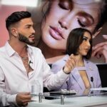Sacha Buyse Instagram - 🚨 c’est OFFICIELLE, je suis chroniqueur dans Votre rdv HEBDOMADAIRE « #sanslanguedebois Dispo prochainement ‼️ @vaarruecos a invité cette semaine @jade.cve @arthur_bachot_ @maya.niiyaa sur le plateau pour décortiquer les sujets du moment🙏! Hâte de vous partagez les news du moment! Stay connected🌍 Paris,France