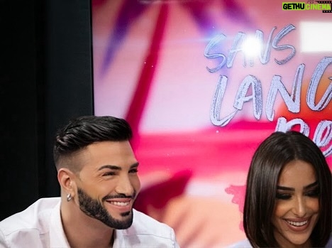 Sacha Buyse Instagram - 🚨 c’est OFFICIELLE, je suis chroniqueur dans Votre rdv HEBDOMADAIRE « #sanslanguedebois Dispo prochainement ‼️ @vaarruecos a invité cette semaine @jade.cve @arthur_bachot_ @maya.niiyaa sur le plateau pour décortiquer les sujets du moment🙏! Hâte de vous partagez les news du moment! Stay connected🌍 Paris,France