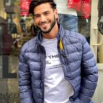 Sacha Buyse Instagram - Hello ma VAVASPHERE 🌎📺! 1 / 2 ou 3 ? Dites moi votre FAV 🙃 Moi c’est direction paris aujourd’hui 🇫🇷! Rdv pro ✍️ et 🎥 Un bon café et la journée peut commencer ☕️ Courage à tous les travailleurs et aux étudiants 🫶 L’avenir appartient à ceux qui se lèvent tôt 🤜🤛❤️ @velvet_mens_wear