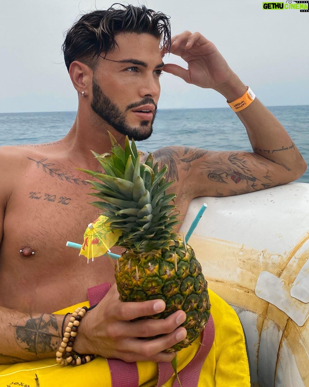 Sacha Buyse Instagram - đ«¶đš A MA COMMUNAUTĂ đ Ce compte reste bien entendu le professionnel , Si vous tombez sur dâautres comptes , câest peut ĂȘtre le privĂ© ( amis/famille) ou des fakes đ„Č Vous pouvez mâĂ©crire en dm ici Me partager vos expĂ©riences , Mais aussi me demander conseils Si je suis en mesure de vous rĂ©pondre ! Jâai laissĂ© mourrir mon instađș car jâavais touchĂ© le fond , Plus dâenvie , plus de force mentale et trop de fatigue , Bref appelez ça comme vous voulez , mais en un mot juste « LA DĂPRESSION » et YA PAS DE HONTE Ă AVOIR đ Et puis quand ça recommence Ă aller mĂȘme avec des moments de downsâŹïž On a quand mĂȘme envie de retrouver sa vavasphere >> (vous )đâ€ïžđž Je ne dis pas que je reviens en force comme Ă lâĂ©poque avec une photo et une storie chaque jour , ça serait ĂȘtre malhonnĂȘte , MAIS!!! : « ma crĂ©ativitĂ© me joues des tours et jâai des idĂ©es de contenues pleins la tĂȘte » Les produits Ă arnaques froduleux â #influvoleursââ not here ! Par contre , je posterais tout ce temps oĂč nous nous sommes perdu de vue Ă la hauteur de ce que je suis capable de communiquer avec vous, Des souvenirs , de la couleur mĂȘme dans les moments les plus sombres de ma vieđ„ł Ah oui , je nâai rien Ă cacher et je serais ravi de pouvoir donner aux HATERS Ă MANGER đ€€đ©ââ€ïžâđ©đđ©ââ€ïžâđšđ©ââ€ïžâđâđ©đđ©ââ€ïžâđâđšđšââ€ïžâđšđšââ€ïžâđâđš Je ne me tracasse vraiment plus dâune vie imaginaire que vous me faites dans votre pays imaginaire oĂč dormir est une qualitĂ© đ„±đ Je suis positif alors on va faire en sorte dâattirer pareil dans la joie et la bonne humeur đ„°đ„°đđđ«¶đ«¶đ«¶ #photodujour#picoftheday #igersfrance #amour#love#nature#instagood#instaphoto #instaphotos#instapic#instadaily#selfie#instamood #bestoftheday #Paris #France #Photography#photo#lifestyle#instagram#happy#friendshipgoals Blue Lagoon, Malta