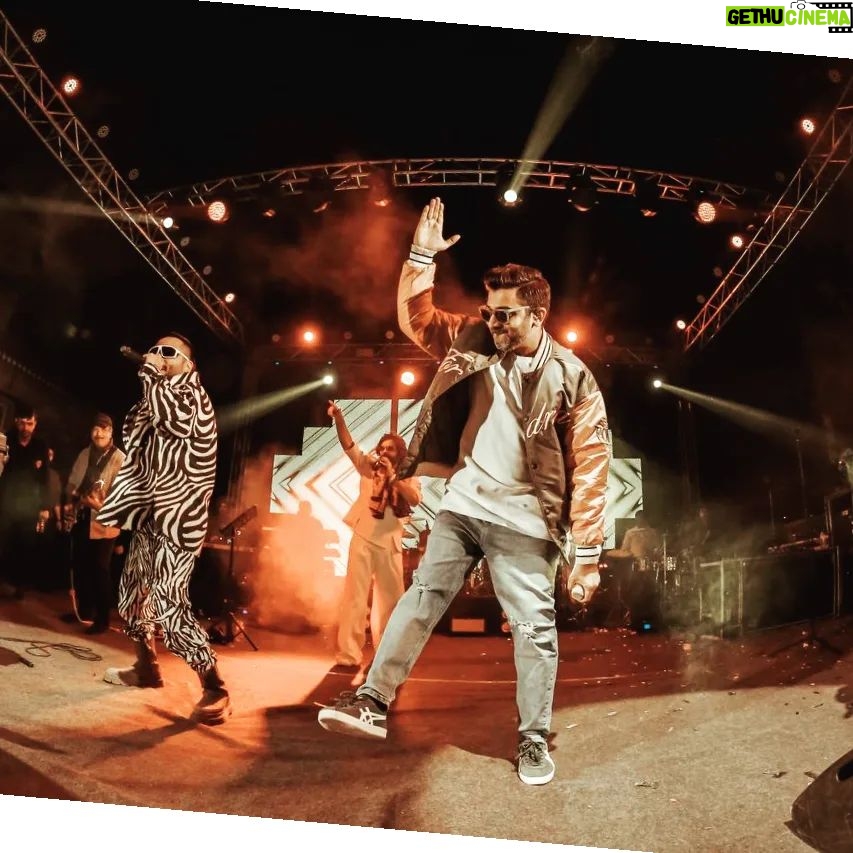 Sachin Sanghvi Instagram - @quovadisiift .... yesterday was magic .... we can perform sing dance our hearts out .... but magic comes from your warmth and your love. #iiftdelhi you have my heart #sachinjigar #sjlive Styled by @iammadhardik Pics by @karanghoda @karanghodapictures @realmeindia IIFT, New Delhi