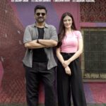 Sachin Sanghvi Instagram – Have always wanted to say stories through songs. 
This time telling a story in one minute!
My #1minmusic is here,
And it’s yours now!
Would love to see what you make of it.

Music – @sachinjigar @jigarsaraiya 
Ft. @breshna_h_khan 
Lyrics – @sidkaushal22 
#Roohebaariyan #sachinjigar