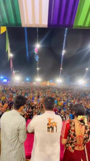 Sachin Sanghvi Instagram - What an incredible experience at United Way of Baroda! Feeling overwhelmed and grateful for the amazing response to our songs. It was pure joy to witness the energy, the vibrancy, and the love that you all showered. 
Special thanks to - @minesh6288 @atulpurohitofficial @unitedwaybaroda

Let’s keep the music and tradition alive, spreading love and unity through our songs! Dhanyavad Baroda, for such a memorable time! 🎶💖 #UnitedWayOfBaroda #Gratitude

@vishal_d_o_p @_riddhidangar 

Video by - @pratik_peejay 
Outfit by - @f2fusionfashion_ 

#DheemeDheeme #SachinJigar