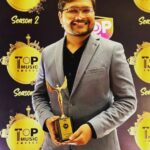 Sachin Sanghvi Instagram - Aakhi jindagi Jemna gujarati geeto sambhli Mota thaya manneeya shri manhar udhas uncle na haathe best album of the year no @topmusicawardsofficial malyo for @aksharcommunications 's #aummangalamsinglem thanks to @topfmstation and the jury ..... Thank you @saandeeppatel @aartivyaspatel for helping , believing and persisting with our crazy processes and mad schedules . Thank you to @nirenbhatt for always giving out of this world poetic words to our tunes ... Thank you to all the musicians and technicians and Singers on the album . Haji mehnat karshu .... haji saru sughad gujarati kaam baar paadshu .... protsaahit chiyye ..... prerit chiyye ... Even more happy for the awards won in the team @swar_440 @hrishikesh_gangan .... we are a happy evergrowing ever learning music making family . @romilved @iammadhardik @sahilvmusic @lionoath21