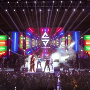 Sachin Sanghvi Instagram - Imagine going on stage , singing songs you made but singing them in sync with ur fans , getting emotional about the overwhelming love , getting teary on stage about the acceptance ,listening in awe the genius of the musicians in ur own band, I am falling short of words as I count my blessings .... @synapsedaiict and all the fans @gift_city_gandhinagar @realmeindia @romilved @hemant_artistmngr @iammadhardik yesterday's show almost canceled because of bad weather but you guys turned it into a night I wont ever forget. I will always be Indebted for this experience . 
Awesome pics by @karanghodapictures
