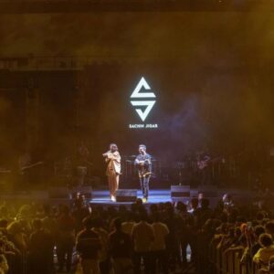 Sachin Sanghvi Instagram - Imagine going on stage , singing songs you made but singing them in sync with ur fans , getting emotional about the overwhelming love , getting teary on stage about the acceptance ,listening in awe the genius of the musicians in ur own band, I am falling short of words as I count my blessings .... @synapsedaiict and all the fans @gift_city_gandhinagar @realmeindia @romilved @hemant_artistmngr @iammadhardik yesterday's show almost canceled because of bad weather but you guys turned it into a night I wont ever forget. I will always be Indebted for this experience . 
Awesome pics by @karanghodapictures