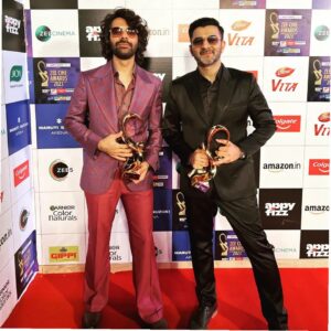 Sachin Sanghvi Instagram - Gratitude post .... 
Thank you 
@zeecineawards
@maddockfilms #dino sir #puja 
@amarkaushik 
@amitabhbhattacharyaofficial
@varundvn @kritisanon 
@ericpillai @boloydoloi 
#teamsachinjigar
@priyasaraiyaofficial
@sheetalthatsme 
All the Singers in the album 
All the musicians in India and #Budapest 
And all you music lovers !